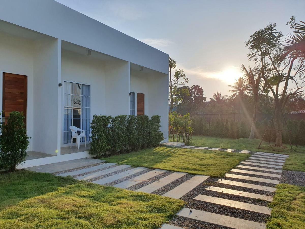 Meet Boutique Resort Szuratthani Kültér fotó