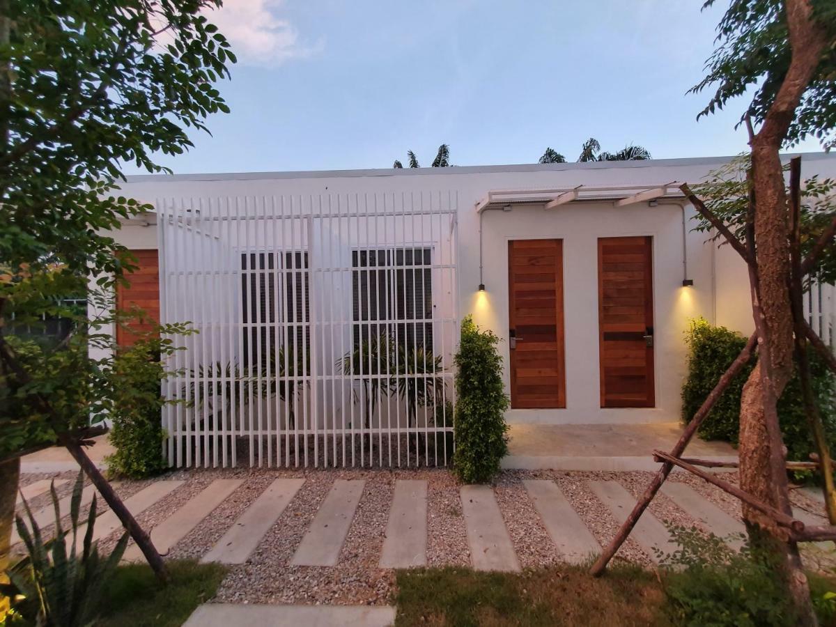 Meet Boutique Resort Szuratthani Kültér fotó